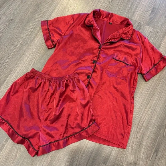 Red satin pyjamas - Picture 1 of 2